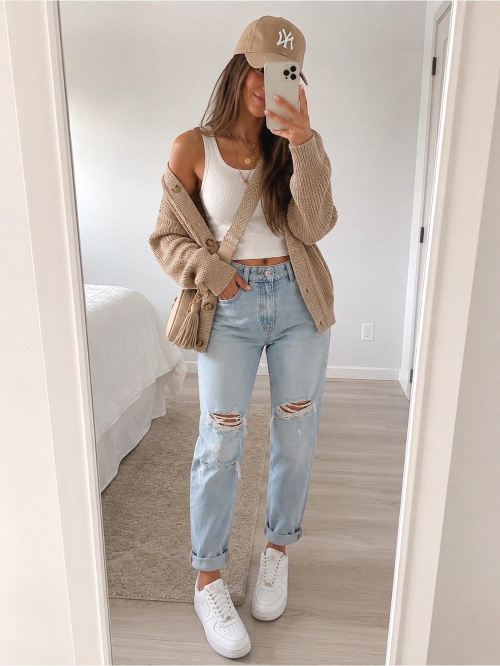 ZARA Ripped Light Wash Mom Jeans Size 6